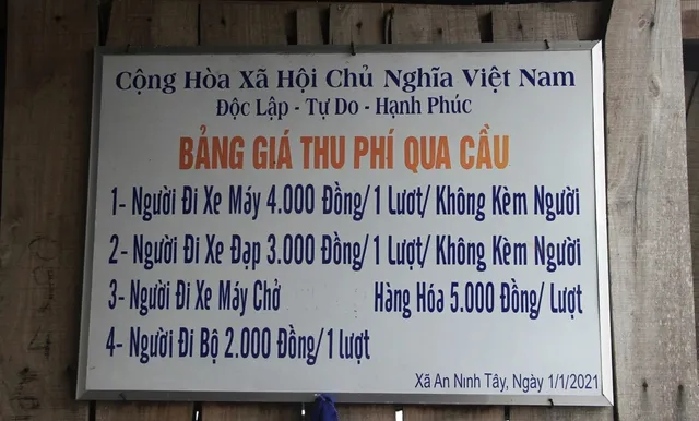 Dựng lại cây cầu gỗ dài nhất Việt Nam sau lũ cuốn - Ảnh 4.