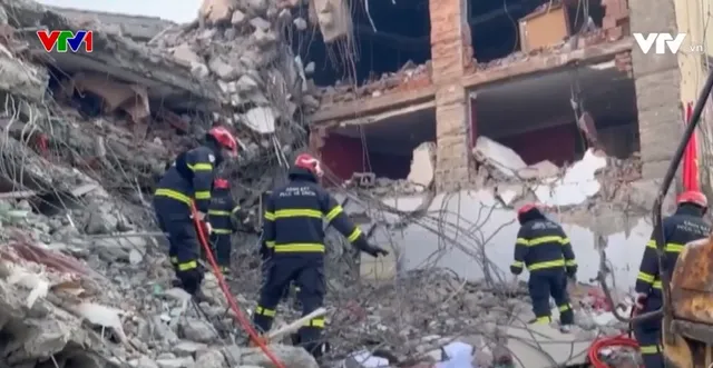 Động đất tại Thổ Nhĩ Kỳ: Đội cứu hộ Việt Nam và Pakistan sử dụng camera tìm thấy nhiều thi thể - Ảnh 2.
