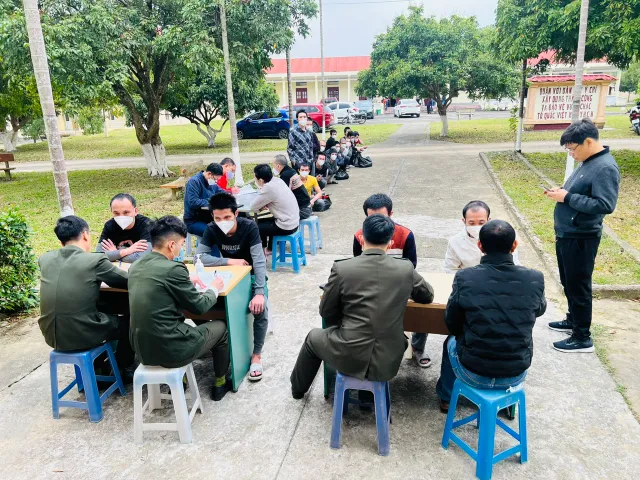 Lào Cai: 117 công dân vượt biên trái phép được tiếp nhận và trên đường trở về với gia đình - Ảnh 1.