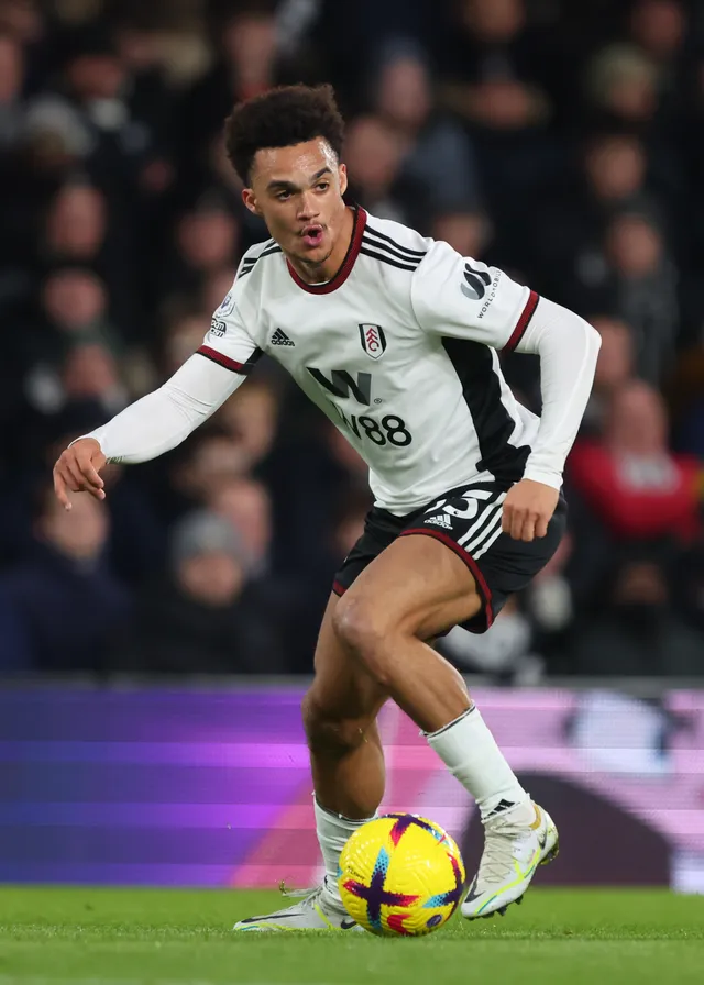 Newcastle muốn chiêu mộ Antonee Robinson - Ảnh 1.