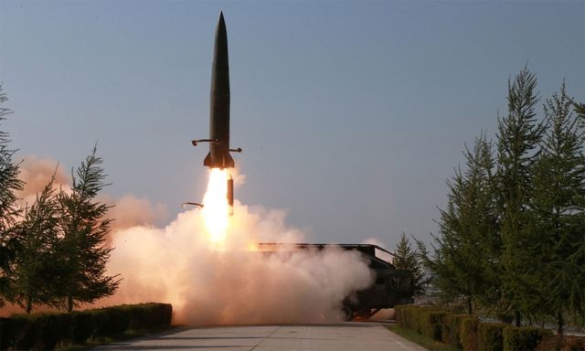 Triều Tiên xác nhận phóng thử tên lửa đạn đạo xuyên lục địa - Ảnh 1.