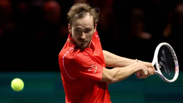 Daniil Medvedev và Jannik Sinner vào chung kết giải quần vợt Rotterdam mở rộng - Ảnh 1.