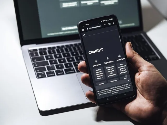 ChatGPT có lấy đi việc làm của bạn? - Ảnh 1. ChatGPT có lấy đi việc làm của bạn? - Ảnh 1.