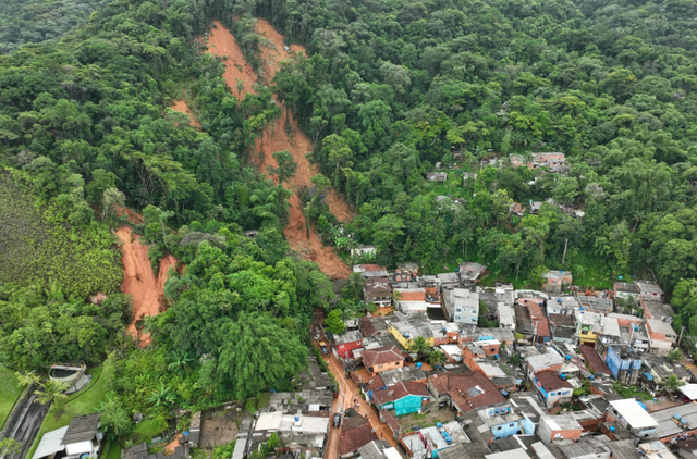 Lũ lụt và lở đất nghiêm trọng tại Brazil: Số người tử vong tăng lên 48 - Ảnh 1.