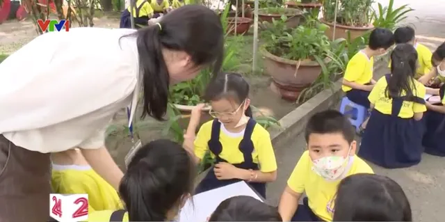 TP Hồ Chí Minh tổ chức lớp học động vì thiếu trường lớp - Ảnh 2.