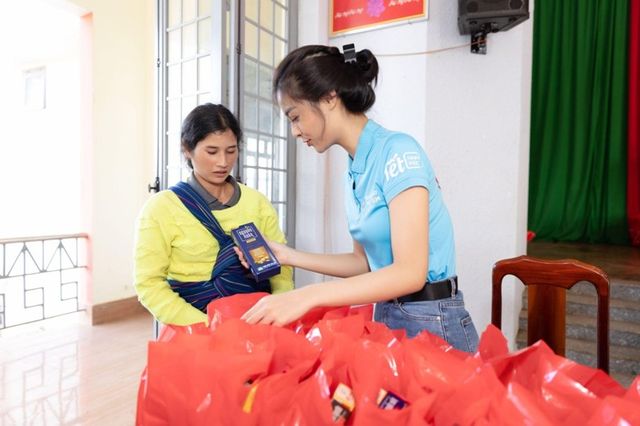 Nguyên Xuân cùng các hoa hậu Việt Nam mang mùa xuân đến những hoàn cảnh khó khăn - Ảnh 1.