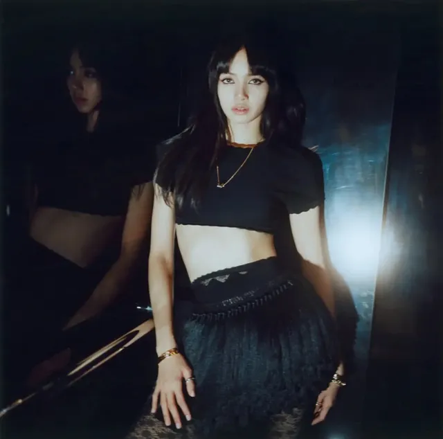 Lisa (BLACKPINK) sexy và quyến rũ trên trang bìa Madame Figaro Paris - Ảnh 6.