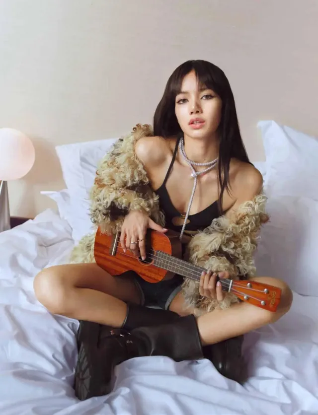 Lisa (BLACKPINK) sexy và quyến rũ trên trang bìa Madame Figaro Paris - Ảnh 4.