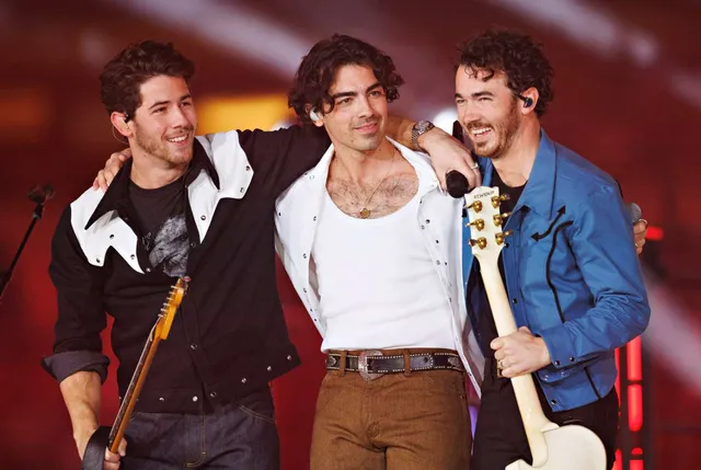 Jonas Brothers không hối hận vì từng quyết định tan rã - Ảnh 1.