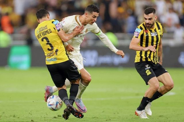 Ronaldo tịt ngòi, All Nassr đánh mất ngôi đầu - Ảnh 1.