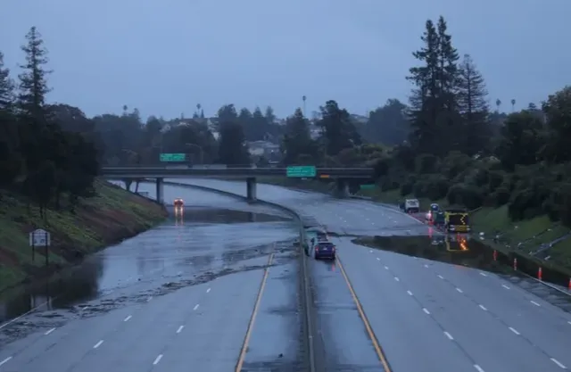 California đối phó với mưa lớn, lũ lụt trong cơn bão “sông khí quyển” mới nhất - Ảnh 2.