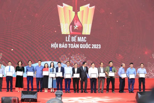 Bế mạc Hội báo toàn quốc 2023: Tôn vinh những tập thể, đơn vị xuất sắc - Ảnh 5.