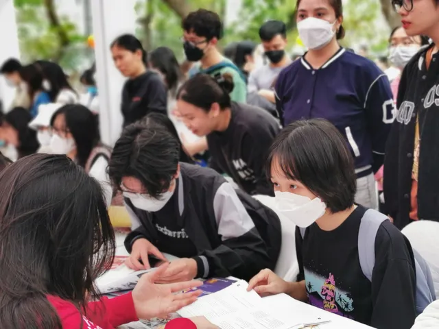 Nhiều thông tin hữu ích tại Ngày hội tư vấn tuyển sinh - hướng nghiệp 2023 - Ảnh 3. Nhiều thông tin hữu ích tại Ngày hội tư vấn tuyển sinh - hướng nghiệp 2023 - Ảnh 3.