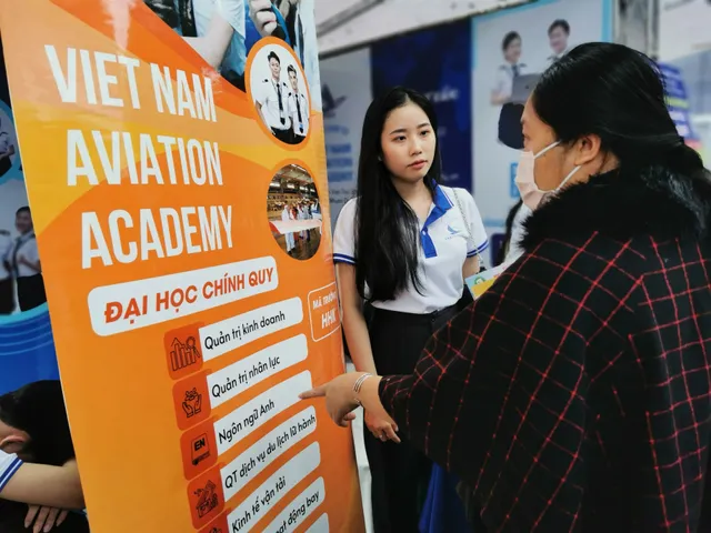 Nhiều thông tin hữu ích tại Ngày hội tư vấn tuyển sinh - hướng nghiệp 2023 - Ảnh 16. Nhiều thông tin hữu ích tại Ngày hội tư vấn tuyển sinh - hướng nghiệp 2023 - Ảnh 16.
