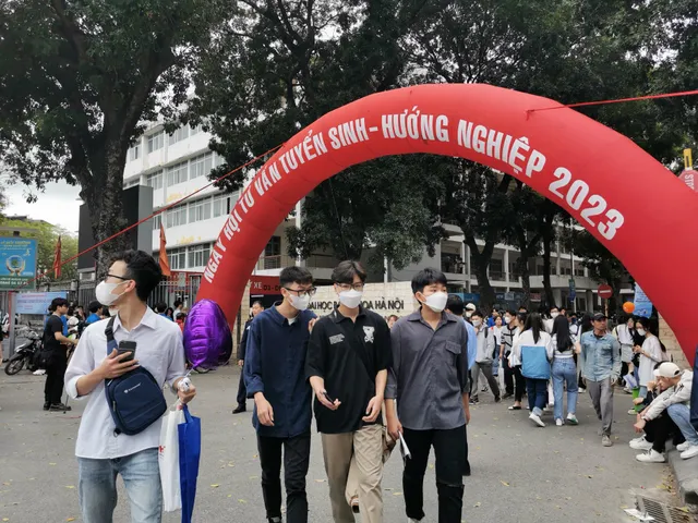 Nhiều thông tin hữu ích tại Ngày hội tư vấn tuyển sinh - hướng nghiệp 2023 - Ảnh 19. Nhiều thông tin hữu ích tại Ngày hội tư vấn tuyển sinh - hướng nghiệp 2023 - Ảnh 19.