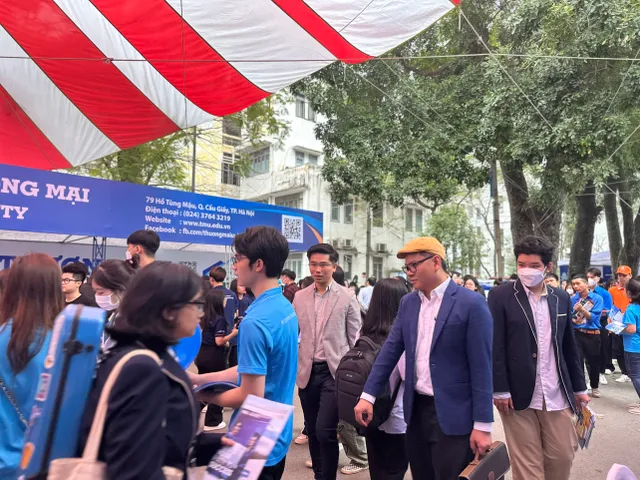 Nhiều thông tin hữu ích tại Ngày hội tư vấn tuyển sinh - hướng nghiệp 2023 - Ảnh 11. Nhiều thông tin hữu ích tại Ngày hội tư vấn tuyển sinh - hướng nghiệp 2023 - Ảnh 11.