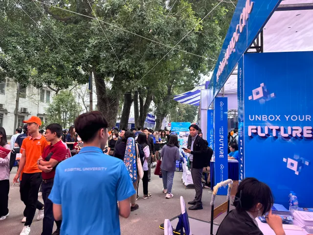 Nhiều thông tin hữu ích tại Ngày hội tư vấn tuyển sinh - hướng nghiệp 2023 - Ảnh 12. Nhiều thông tin hữu ích tại Ngày hội tư vấn tuyển sinh - hướng nghiệp 2023 - Ảnh 12.