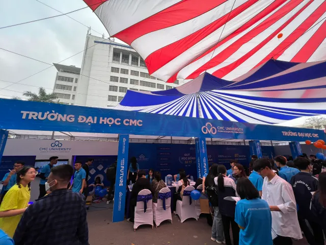 Nhiều thông tin hữu ích tại Ngày hội tư vấn tuyển sinh - hướng nghiệp 2023 - Ảnh 15. Nhiều thông tin hữu ích tại Ngày hội tư vấn tuyển sinh - hướng nghiệp 2023 - Ảnh 15.