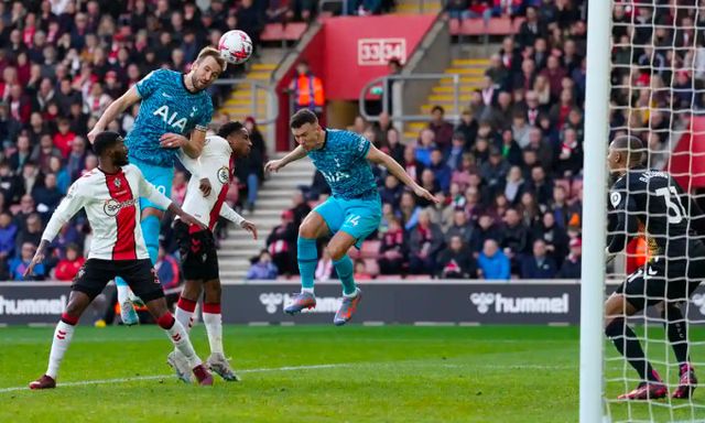 Chelsea và Tottenham mất điểm khó tin - Ảnh 1.