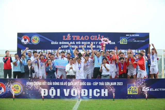 Chùm ảnh lễ trao giải bóng đá Vô địch U17 Quốc gia – Cúp Thái Sơn Nam 2023 - Ảnh 15. Chùm ảnh lễ trao giải bóng đá Vô địch U17 Quốc gia – Cúp Thái Sơn Nam 2023 - Ảnh 15.