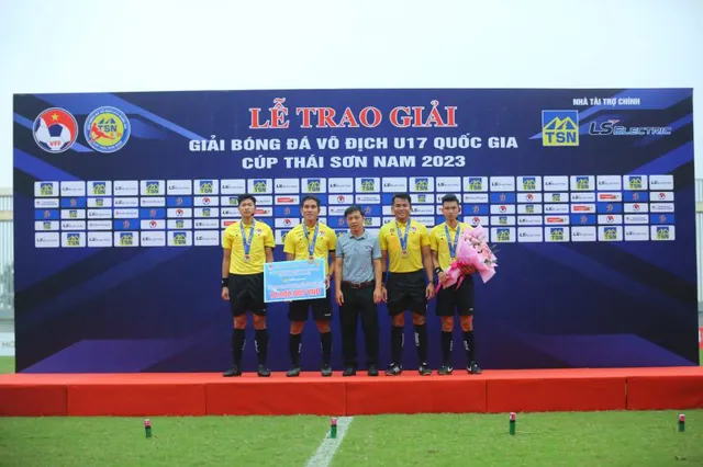 Chùm ảnh lễ trao giải bóng đá Vô địch U17 Quốc gia – Cúp Thái Sơn Nam 2023 - Ảnh 3. Chùm ảnh lễ trao giải bóng đá Vô địch U17 Quốc gia – Cúp Thái Sơn Nam 2023 - Ảnh 3.