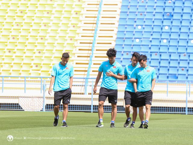 ĐT U23 Việt Nam thăm quan SVĐ Al-Gharafa trước trận ra quân tại giải quốc tế U23 Cup  - Ảnh 2.