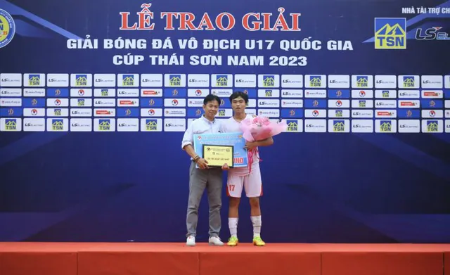 Chùm ảnh lễ trao giải bóng đá Vô địch U17 Quốc gia – Cúp Thái Sơn Nam 2023 - Ảnh 8. Chùm ảnh lễ trao giải bóng đá Vô địch U17 Quốc gia – Cúp Thái Sơn Nam 2023 - Ảnh 8.