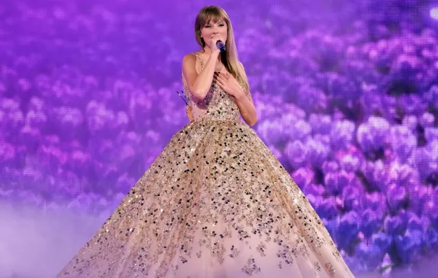 Chiêm ngưỡng phong cách của Taylor Swift qua từng thời kỳ trong tour diễn Eras Tour - Ảnh 7. Chiêm ngưỡng phong cách của Taylor Swift qua từng thời kỳ trong tour diễn Eras Tour - Ảnh 7.