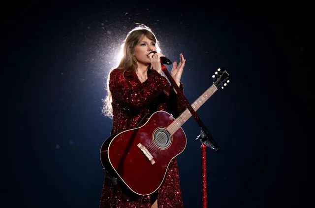 Chiêm ngưỡng phong cách của Taylor Swift qua từng thời kỳ trong tour diễn Eras Tour - Ảnh 11. Chiêm ngưỡng phong cách của Taylor Swift qua từng thời kỳ trong tour diễn Eras Tour - Ảnh 11.