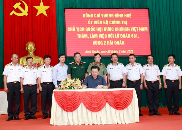 Bình Thuận: Bảo vệ vững chắc chủ quyền biển đảo Tổ quốc - Ảnh 1.