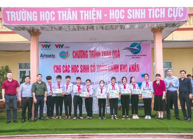 Những phần quà ấm áp yêu thương đến với tỉnh Nam Định - Ảnh 1.