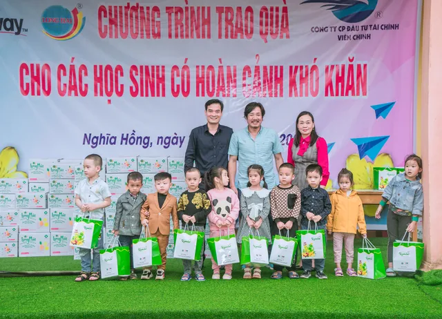 Những phần quà ấm áp yêu thương đến với tỉnh Nam Định - Ảnh 3.