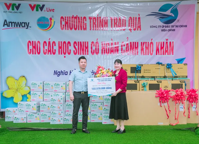 Những phần quà ấm áp yêu thương đến với tỉnh Nam Định - Ảnh 4.