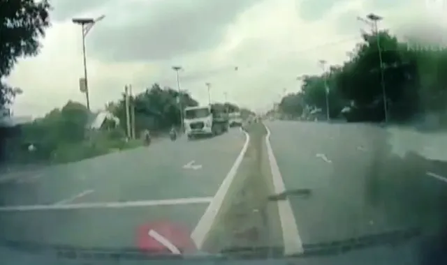 Khuất tầm quan sát vẫn bất chấp để… đi ẩu - Ảnh 2. Khuất tầm quan sát vẫn bất chấp để… đi ẩu - Ảnh 2.