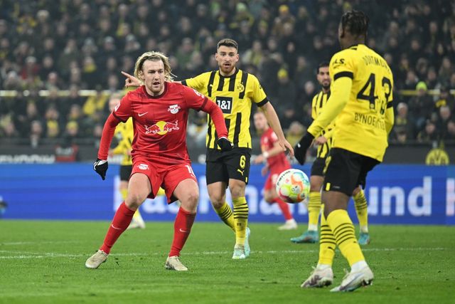 Đánh bại Leipzig, Dortmund tạm vươn lên dẫn đầu Bundesliga   - Ảnh 1.