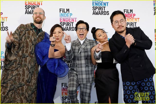 “Everything Everywhere All at Once” đại thắng Independent Spirit Awards 2023 - Ảnh 1.