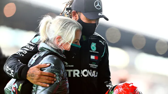 Angela Cullen - người phụ nữ đứng sau thành công của Lewis Hamilton - Ảnh 3.