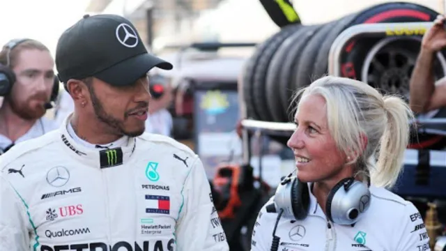 Angela Cullen - người phụ nữ đứng sau thành công của Lewis Hamilton - Ảnh 2.