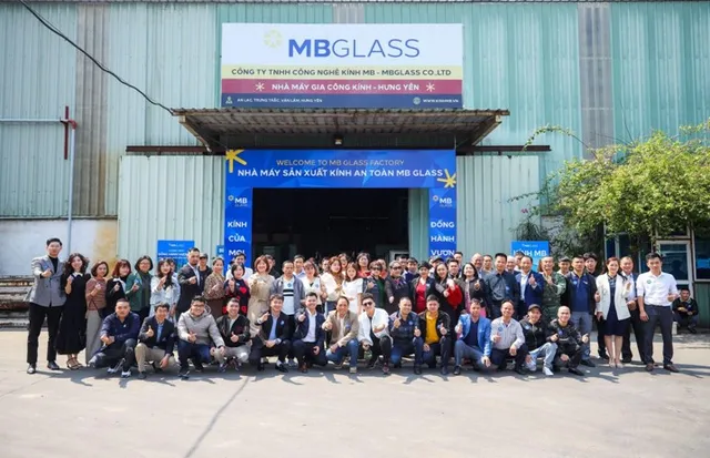 Kính cường lực MB Glass vinh danh các đại lý tiêu biểu - Ảnh 1.