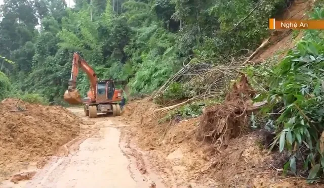 Tiềm ẩn nguy cơ sạt lở đất sau mưa lũ - Ảnh 4.