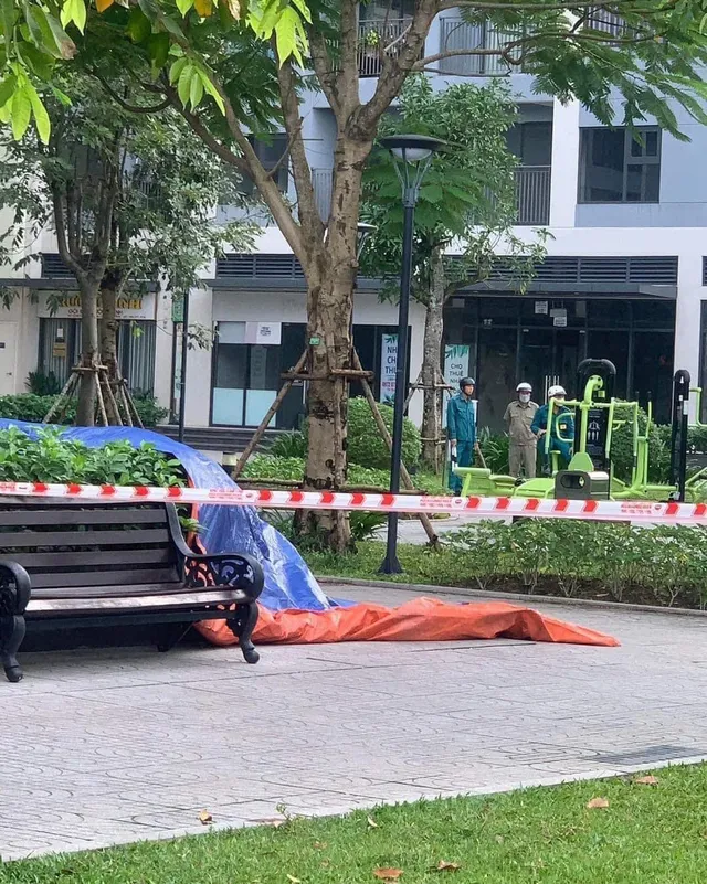 TP Hồ Chí Minh: Cô gái rơi từ tầng 19 chung cư tử vong - Ảnh 1. TP Hồ Chí Minh: Cô gái rơi từ tầng 19 chung cư tử vong - Ảnh 1.