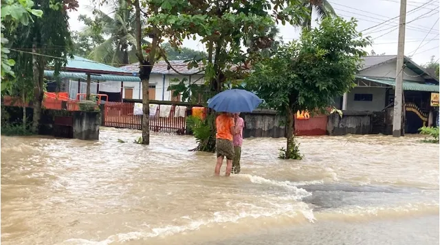 Myanmar sơ tán hàng nghìn dân do mưa lũ - Ảnh 1. Myanmar sơ tán hàng nghìn dân do mưa lũ - Ảnh 1.