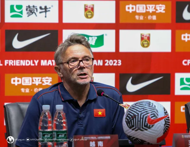HLV Philippe Troussier: “Để hiện thực hoá giấc mơ World Cup, chúng tôi phải có một triết lý mới!” - Ảnh 1. HLV Philippe Troussier: “Để hiện thực hoá giấc mơ World Cup, chúng tôi phải có một triết lý mới!” - Ảnh 1.