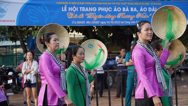 Lễ hội áo bà ba, áo dài quy mô 5.000 người xác lập Kỷ lục Việt Nam - Ảnh 3.