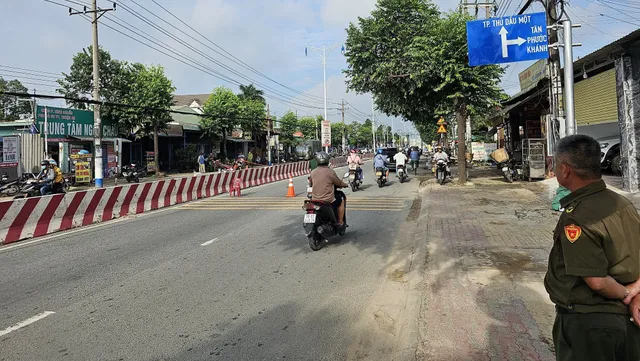 Bình Dương: 3 thanh niên đi trên một xe máy tử vong sau khi đâm xe vào cột điện - Ảnh 1.