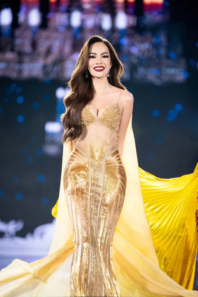 10 bộ trang phục dạ hội đẹp nhất đêm bán kết Hoa hậu Hòa bình quốc tế 2023 - Ảnh 4.