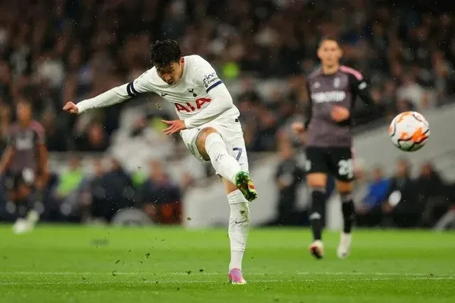 Tottenham trở lại ngôi đầu bảng Ngoại hạng Anh - Ảnh 1.