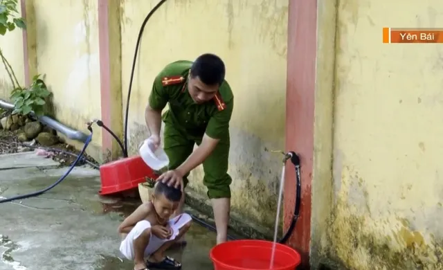 Chia sẻ yêu thương tới trẻ em có hoàn cảnh khó khăn - Ảnh 1.