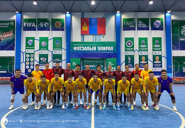 Đội tuyển futsal Việt Nam hứng khởi trong buổi tập đầu tiên tại Ulaanbaatar - Ảnh 2.