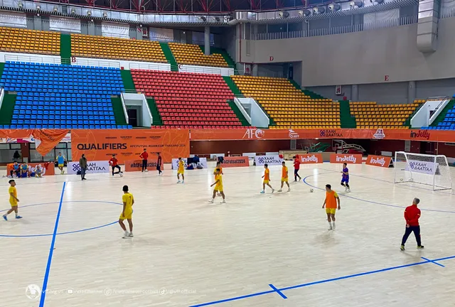 Đội tuyển futsal Việt Nam tích cực hoàn thiện bước chuẩn bị cuối cùng cho trận ra quân - Ảnh 1.